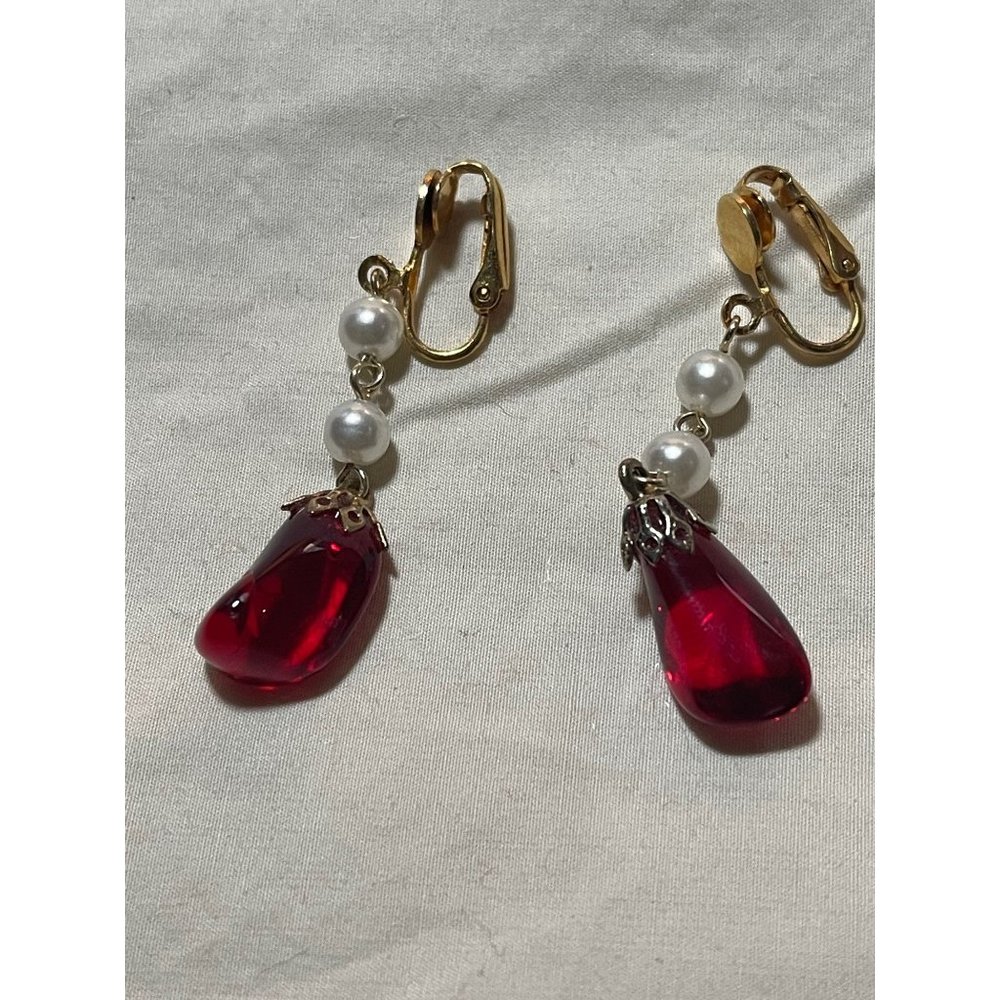Beaded White Faux Pearl and Red Gem Stone Gold Tone Dangle Clip-On Earrings - Picture 2 of 11